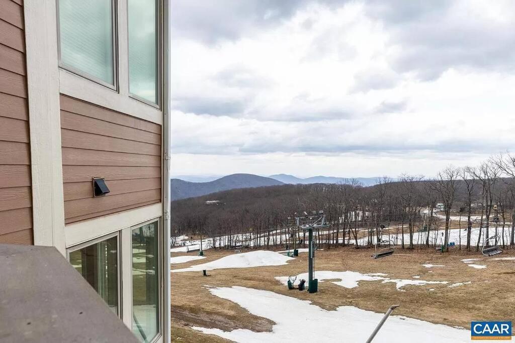 Diamond Adventure Slope Side With Foosball And Arcade At Wintergreen Resort Exterior foto